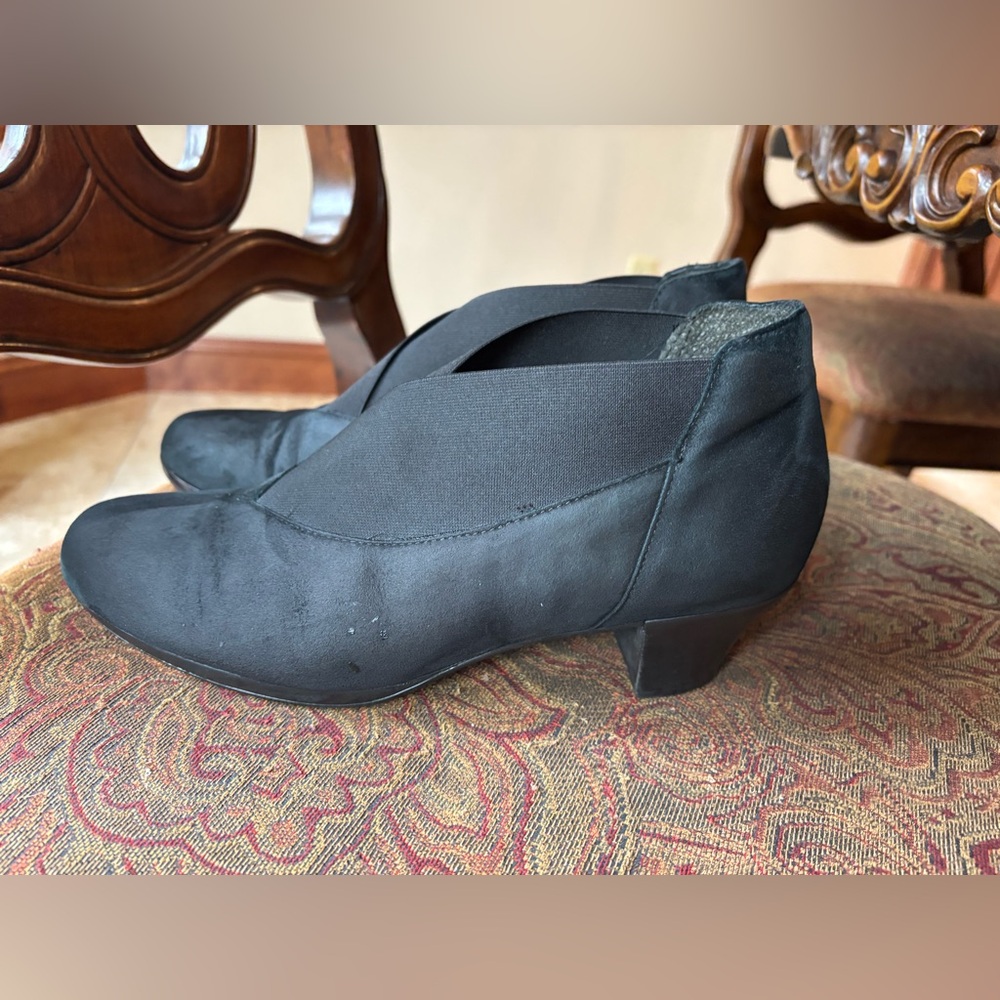 Munro Frances Black Suede Ankle Bootie Shoes- Size 9.5